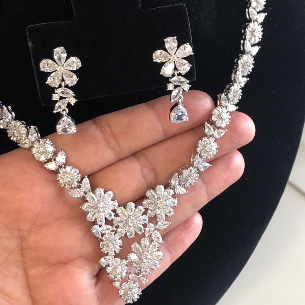 Elegant Silver Floral Crystal Necklace and Earring Set - White